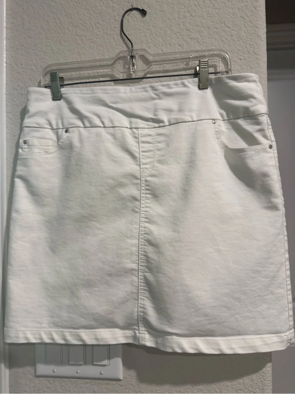 White Mini Skirt - Classic Pull-On Style - size L - Picture 1 of 11